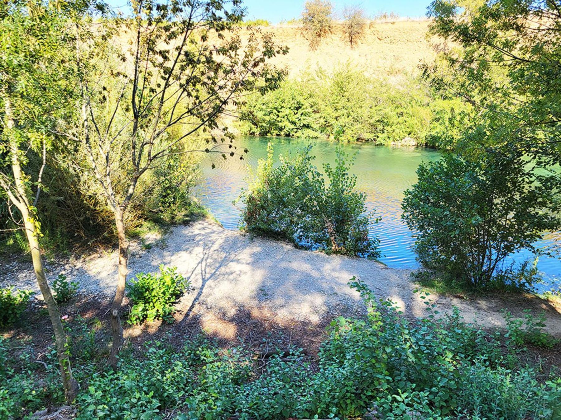 Camping Le Val De Cesse Mirepeisset Exteriör bild